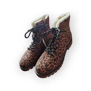 Loft outlet leopard boots, 🆕